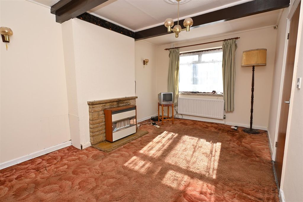 Property photo 2 of 17 Lounge