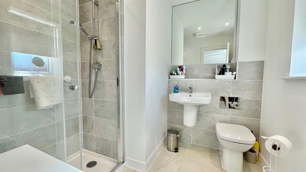 Property photo 3 of 37