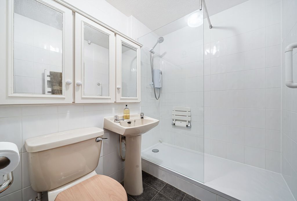 Property photo 3 of 9 1457806-13-6A02F0...