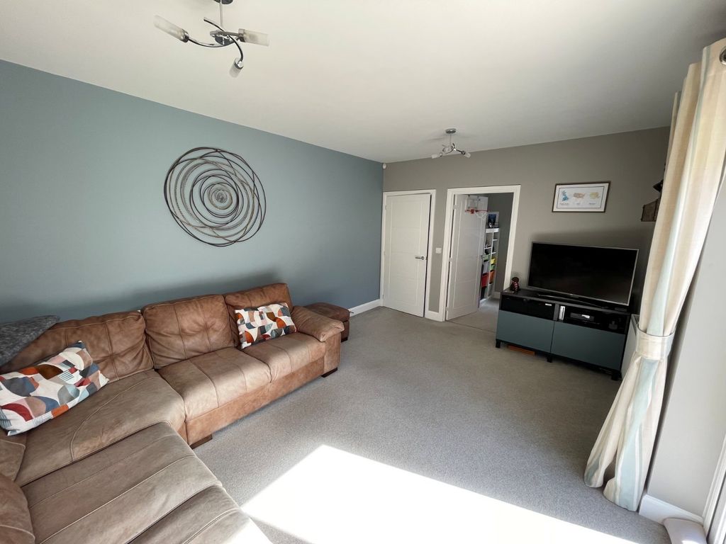 Property photo 3 of 15 Living Room