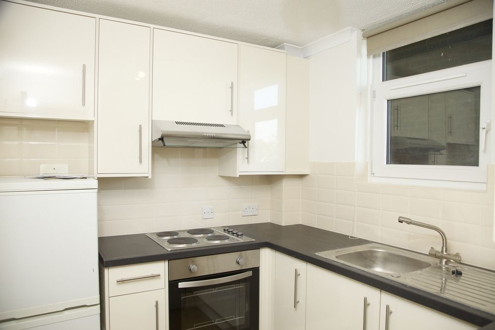 Property photo 1 of 5 45 Willow Tree Close Sw18 3El
