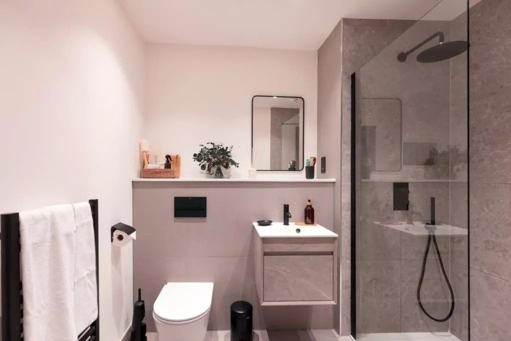 Property photo 3 of 9 Bathroom