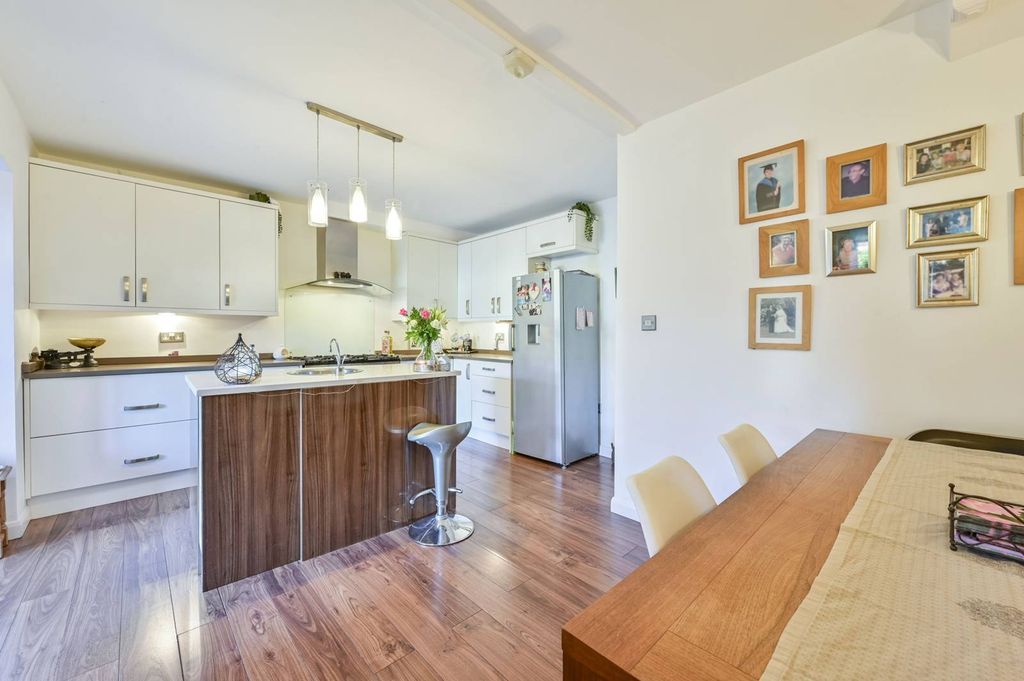 Property photo 3 of 20