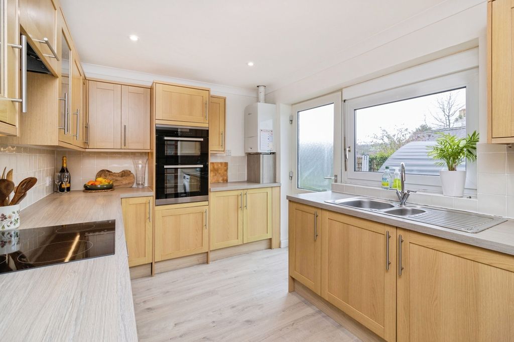 Property photo 3 of 23 Kitchen