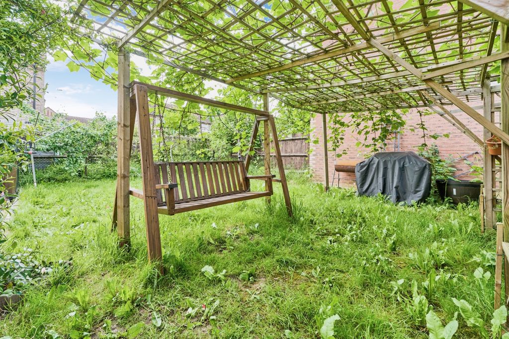 Property photo 3 of 15 Large Garden