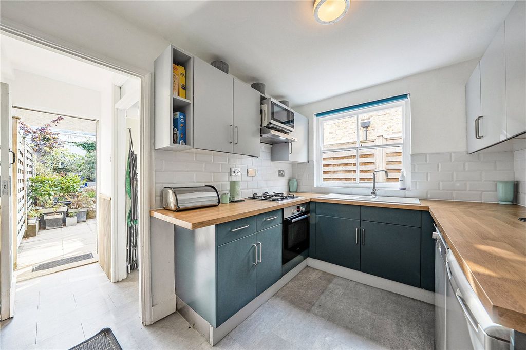 Property photo 2 of 12 Kitchen