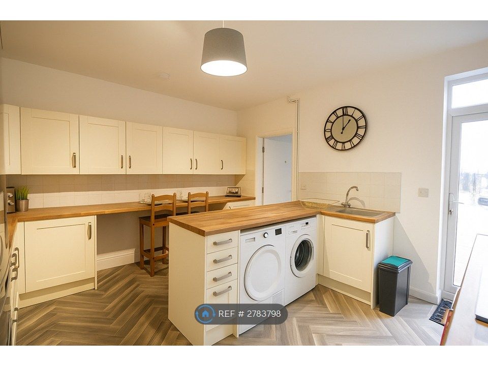 Property photo 3 of 5 Shared Kitchen