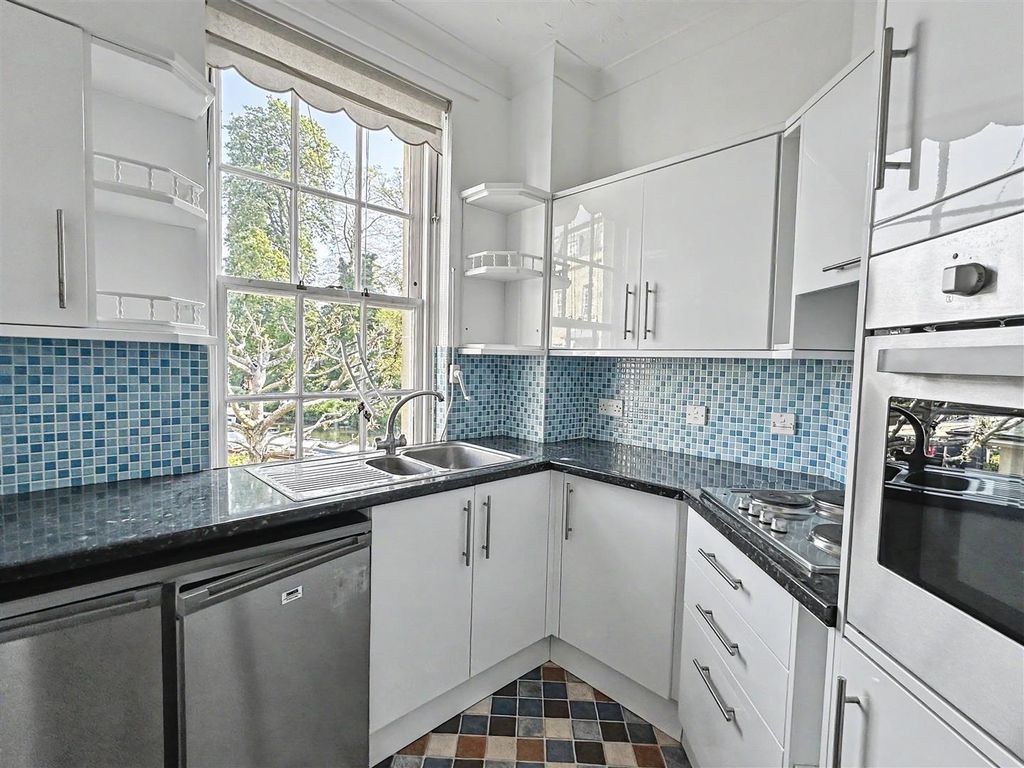 Property photo 3 of 7 Kitchen