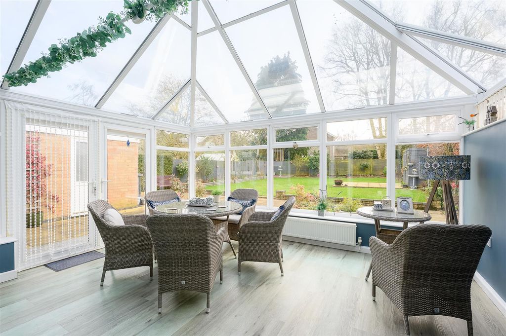 Property photo 3 of 20 Conservatory