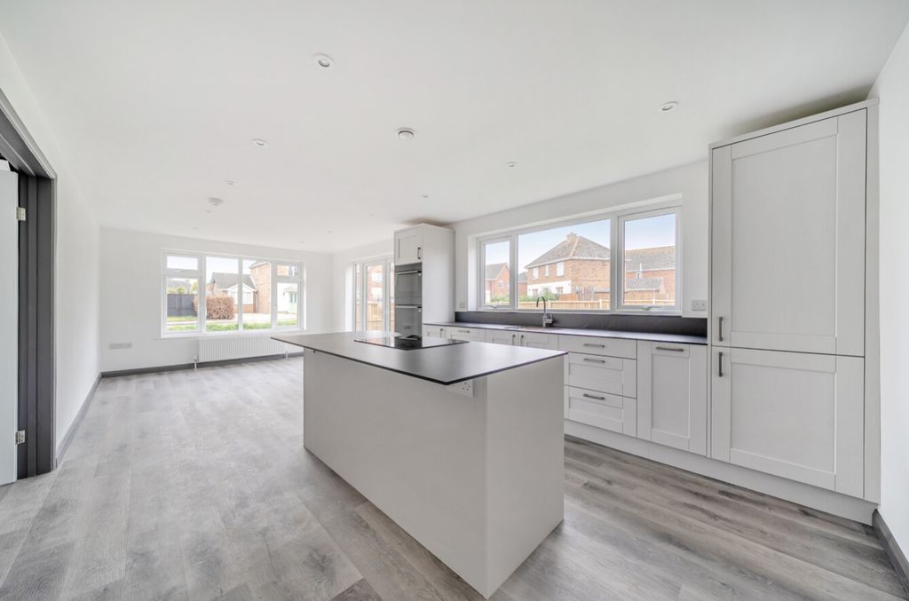 Property photo 3 of 23 1437331-6-69cd97550Bbf2