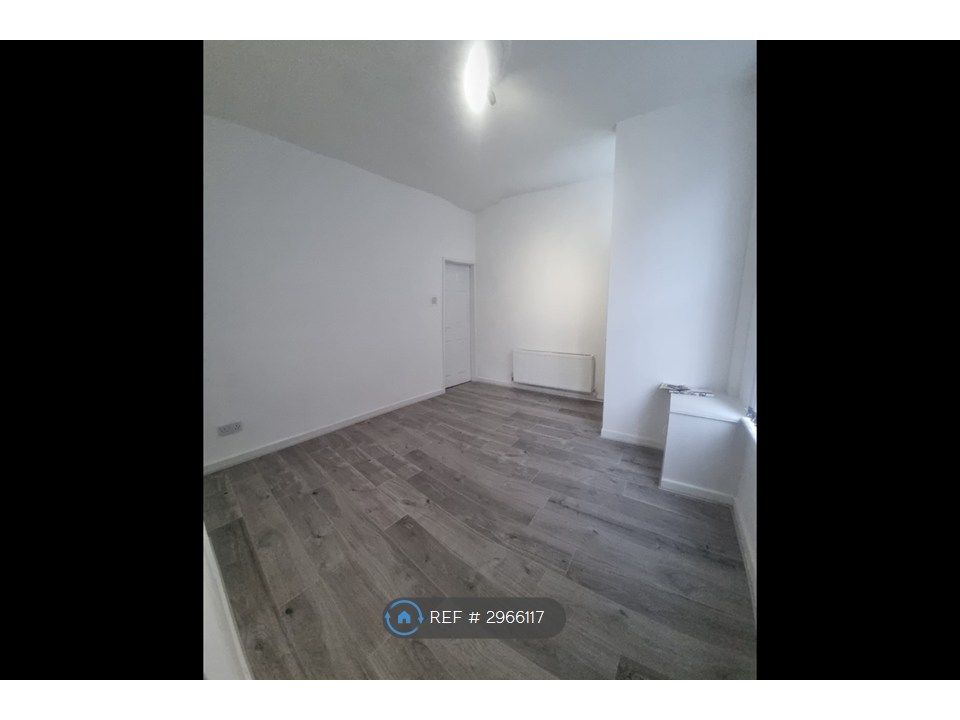 Property photo 1 of 8 Living Room