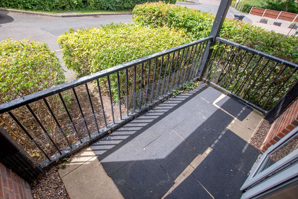 Property photo 2 of 9 Balcony
