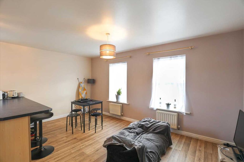 Property photo 3 of 8