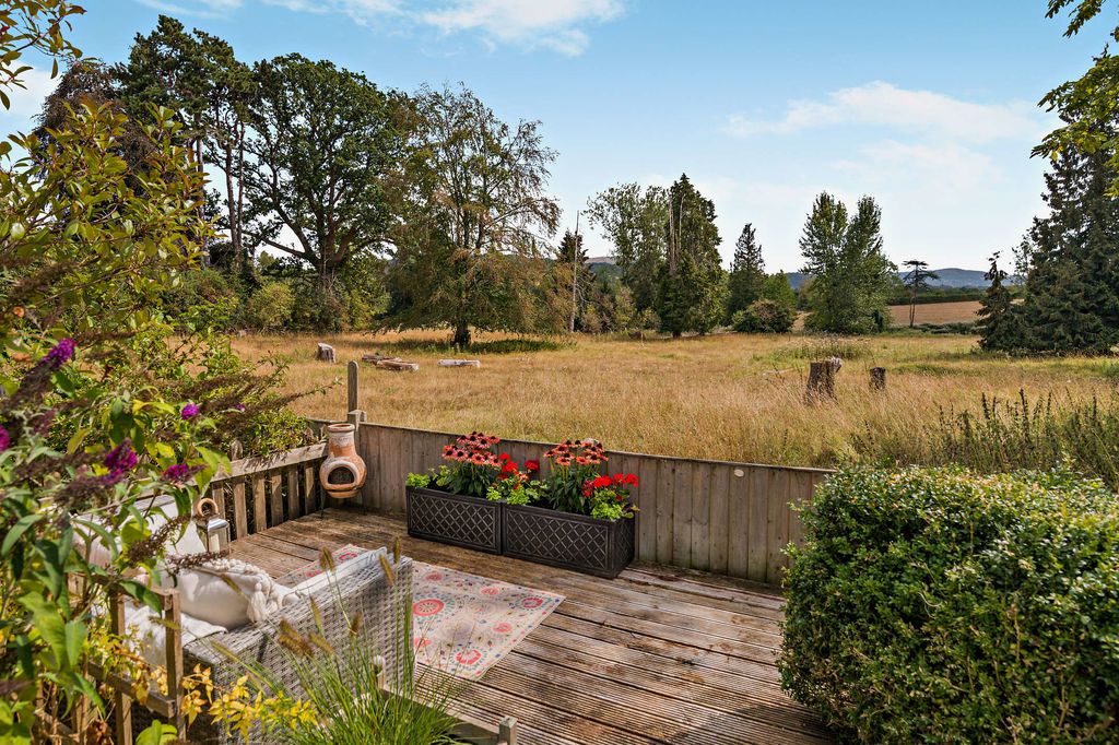 Property photo 2 of 32 Photo 13