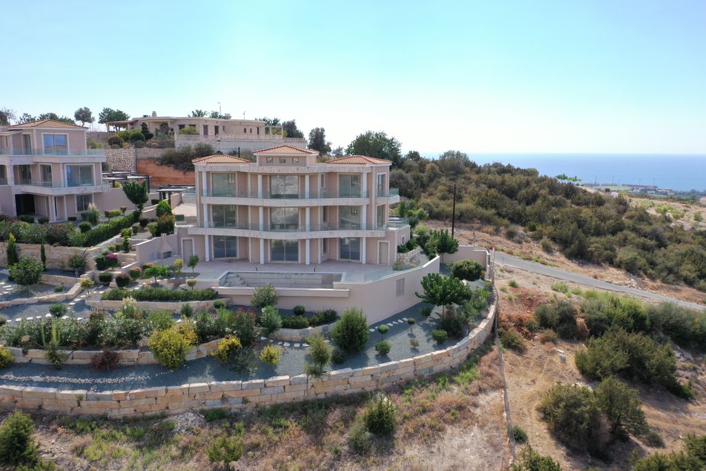 Property photo 1 of 18