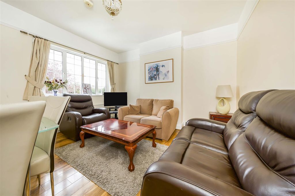 Property photo 2 of 11 2