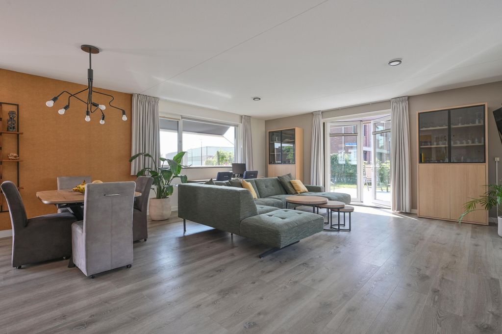 Property photo 2 of 28