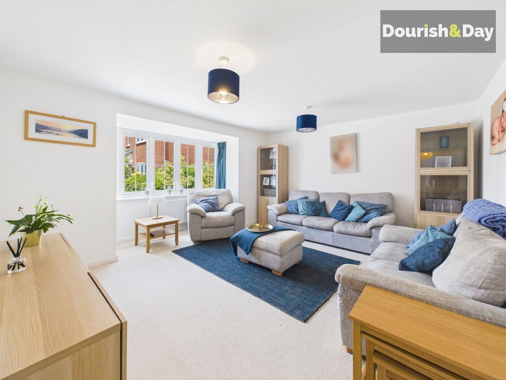 Property photo 2 of 31