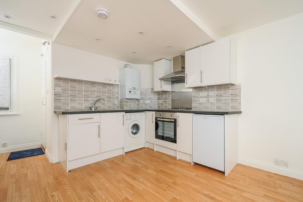 Property photo 1 of 8 Kitchen (Main)