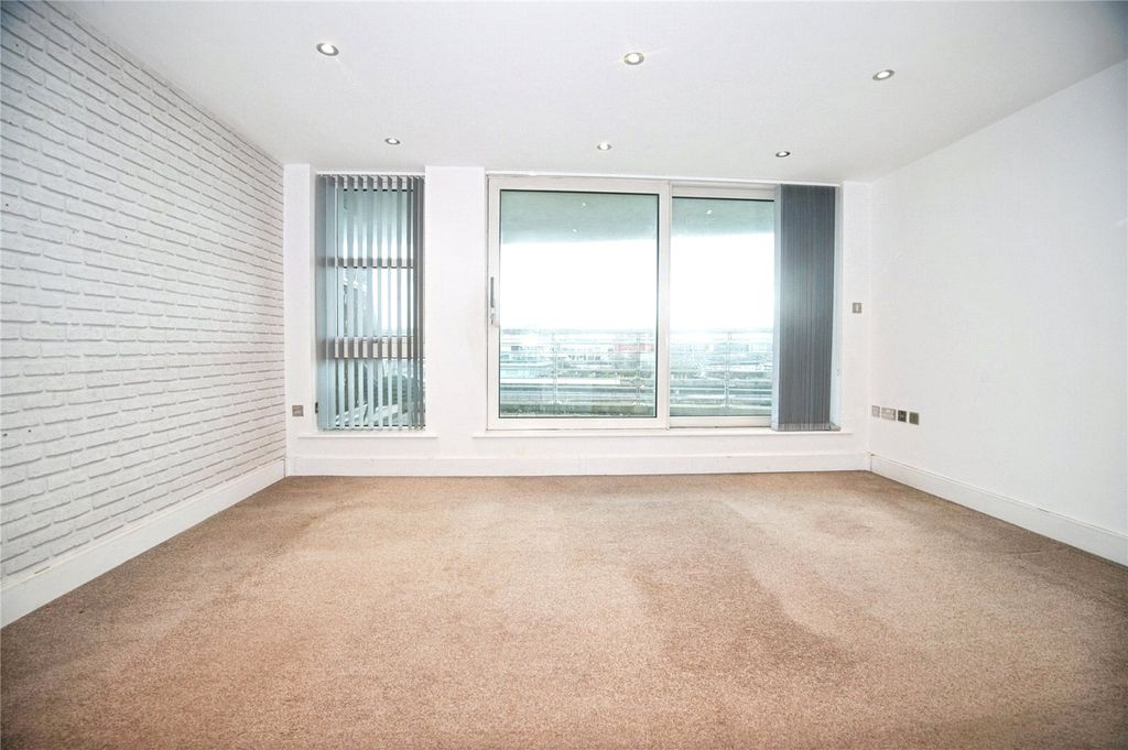 Property photo 2 of 13 Living/Dining Area