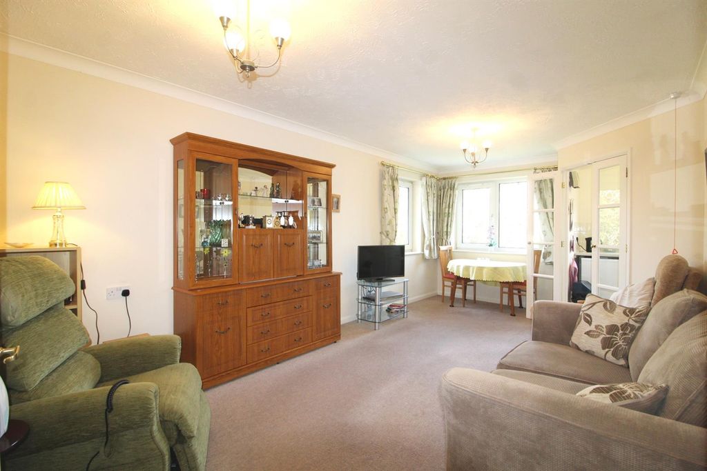 Property photo 2 of 7 E Lounge.Jpg