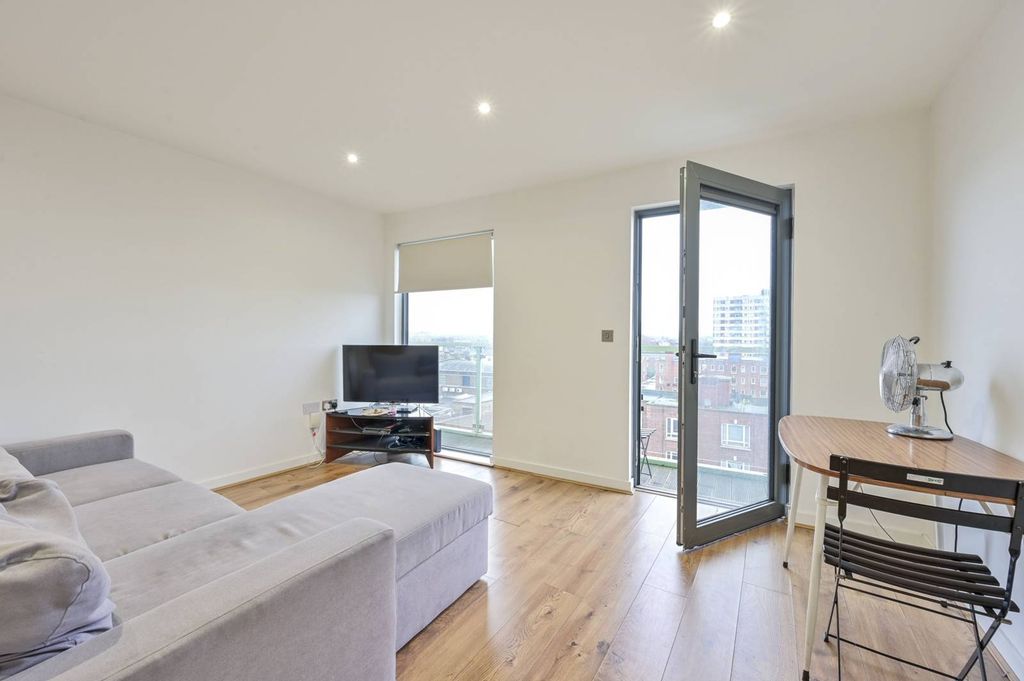 Property photo 1 of 7