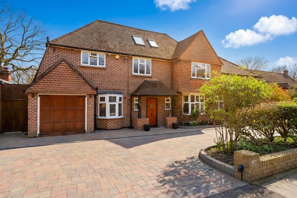 Property photo 1 of 21 111 Broadwood Avenue (24) Copy.Jpg