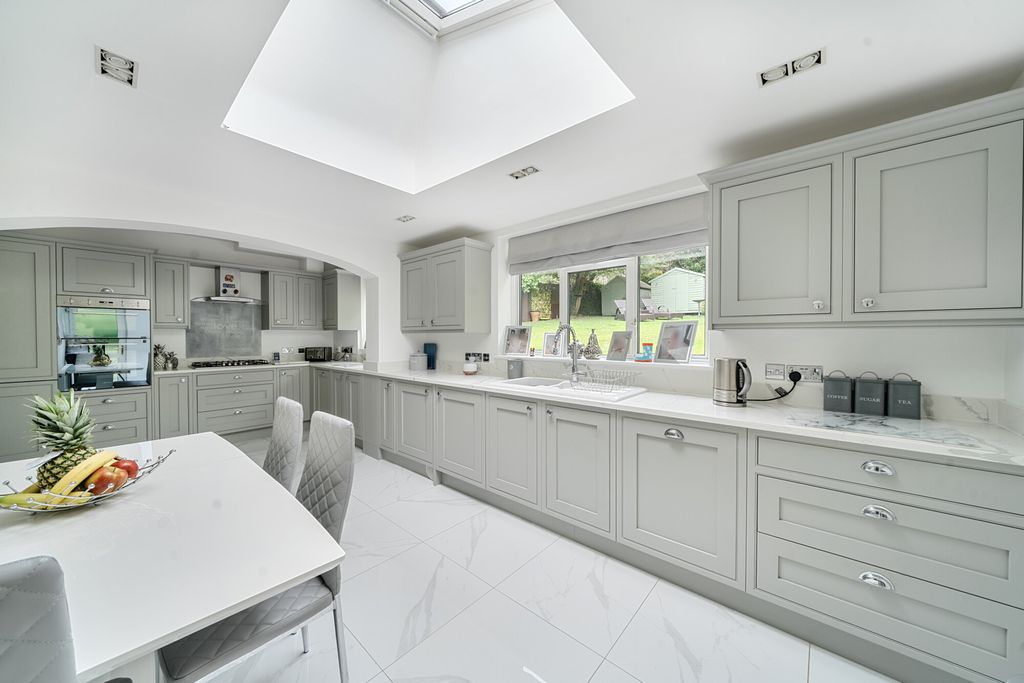 Property photo 2 of 20 Kitchen
