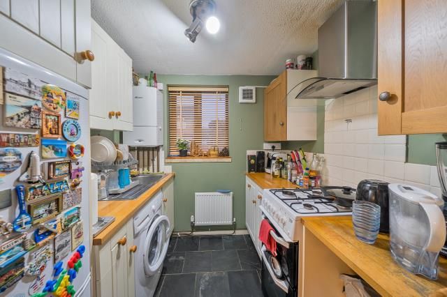 Property photo 2 of 11 Kitchen