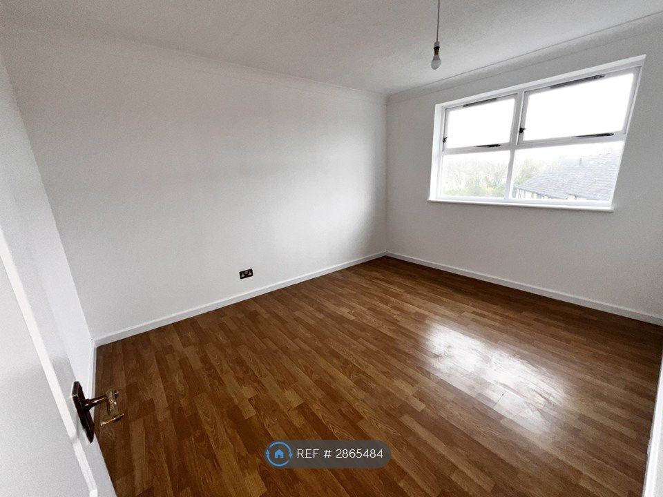 Property photo 2 of 5 Bedroom