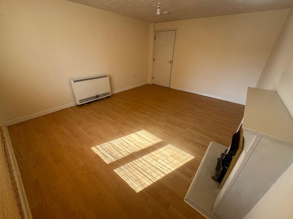 Property photo 3 of 12 Photo 6