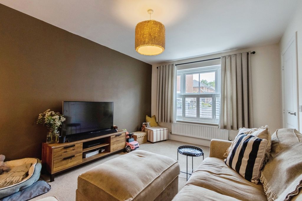 Property photo 2 of 19 Pbox-Img.Jpg