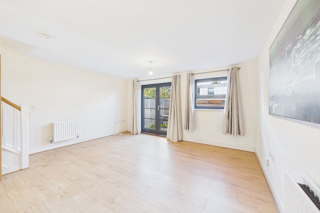 Property photo 2 of 11 Picture No. 08