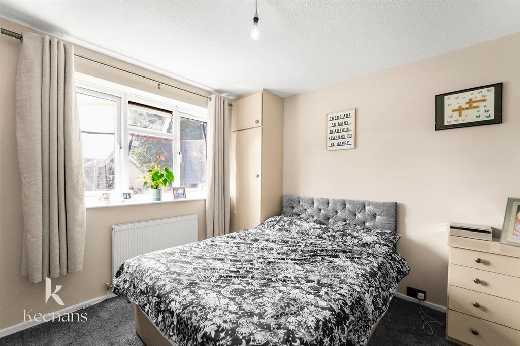 Property photo 3 of 33 Tarn Ave-38.Jpg