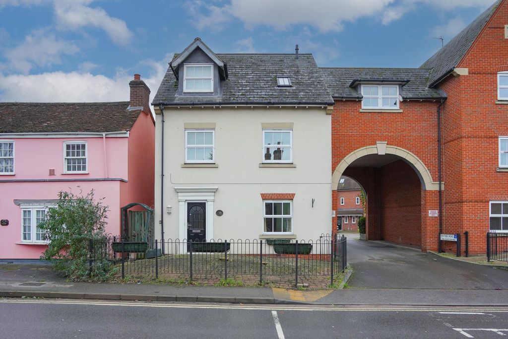 Property photo 2 of 8