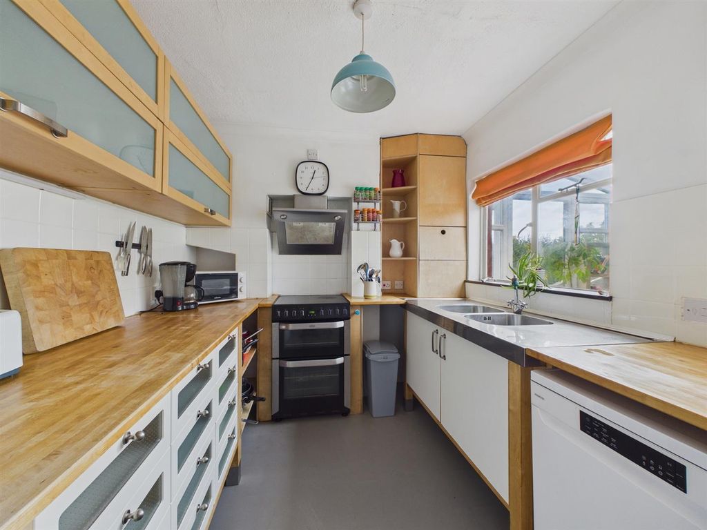 Property photo 3 of 25 Cam03972G0-Pr0433-Still014.Jpg