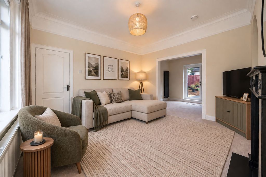 Property photo 3 of 41 Virtually Staged Lounge