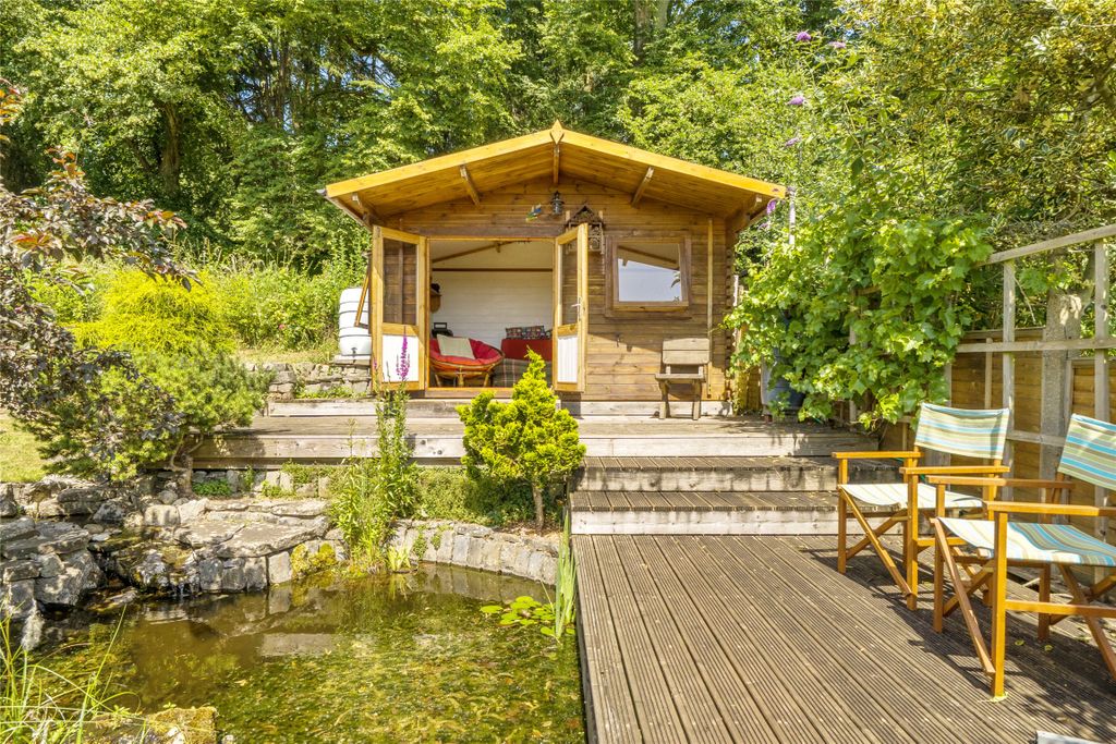 Property photo 3 of 35 Garden Studio