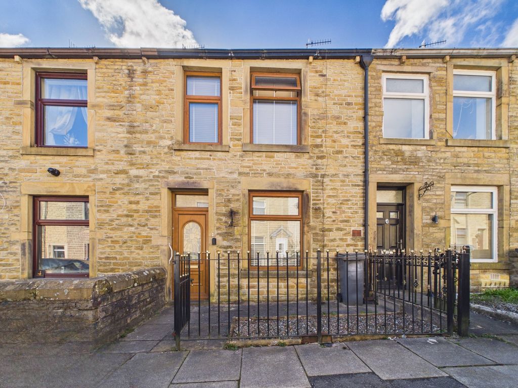 Property photo 1 of 14 Cam02093G0-Pr0083-Still014