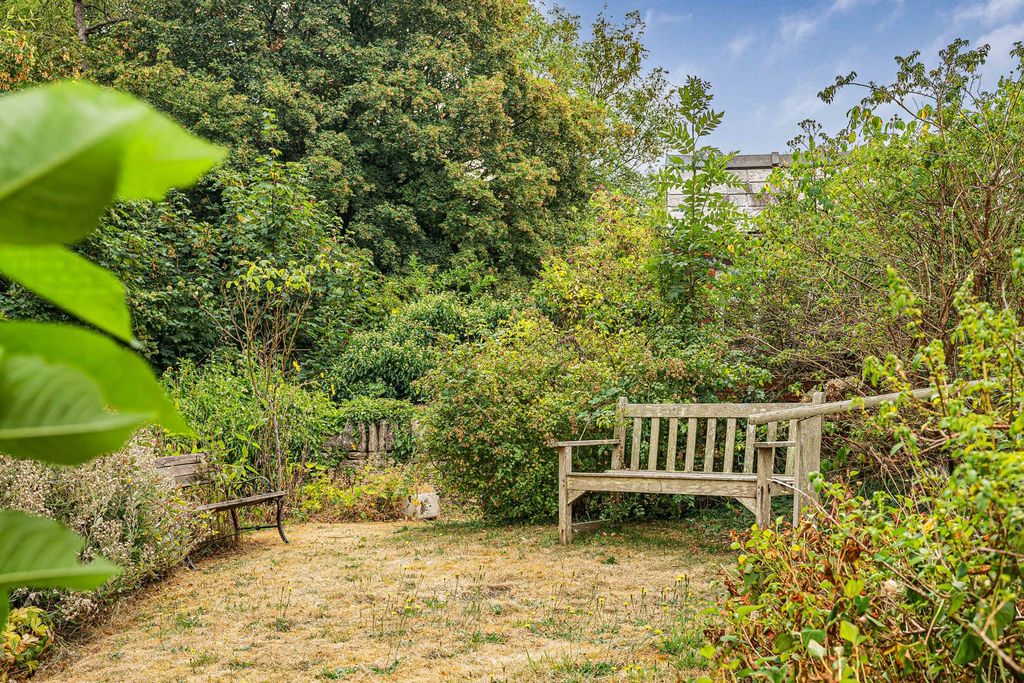 Property photo 2 of 22 Garden