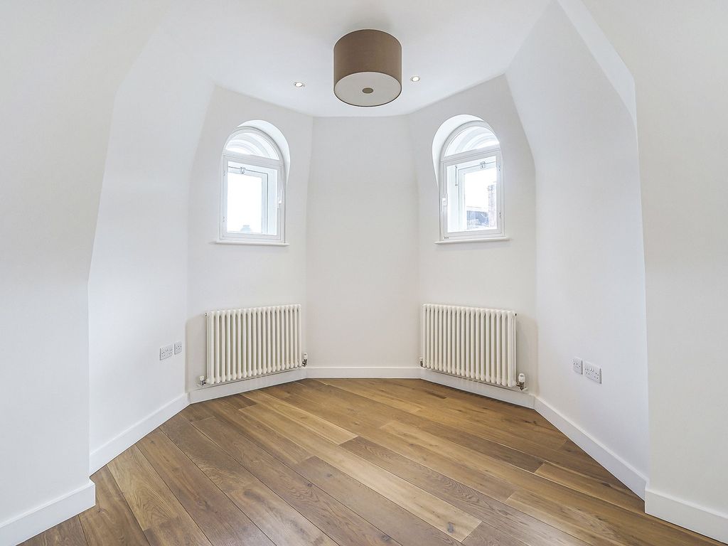 Property photo 1 of 10 Lisle Street