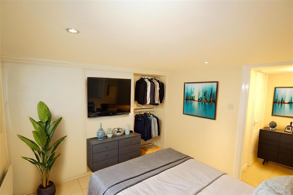 Property photo 2 of 7 4 - Bedroom - Modern - 2.Jpg