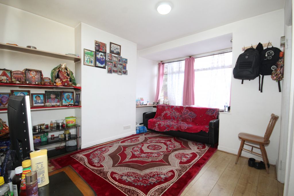 Property photo 3 of 8 Gallery
