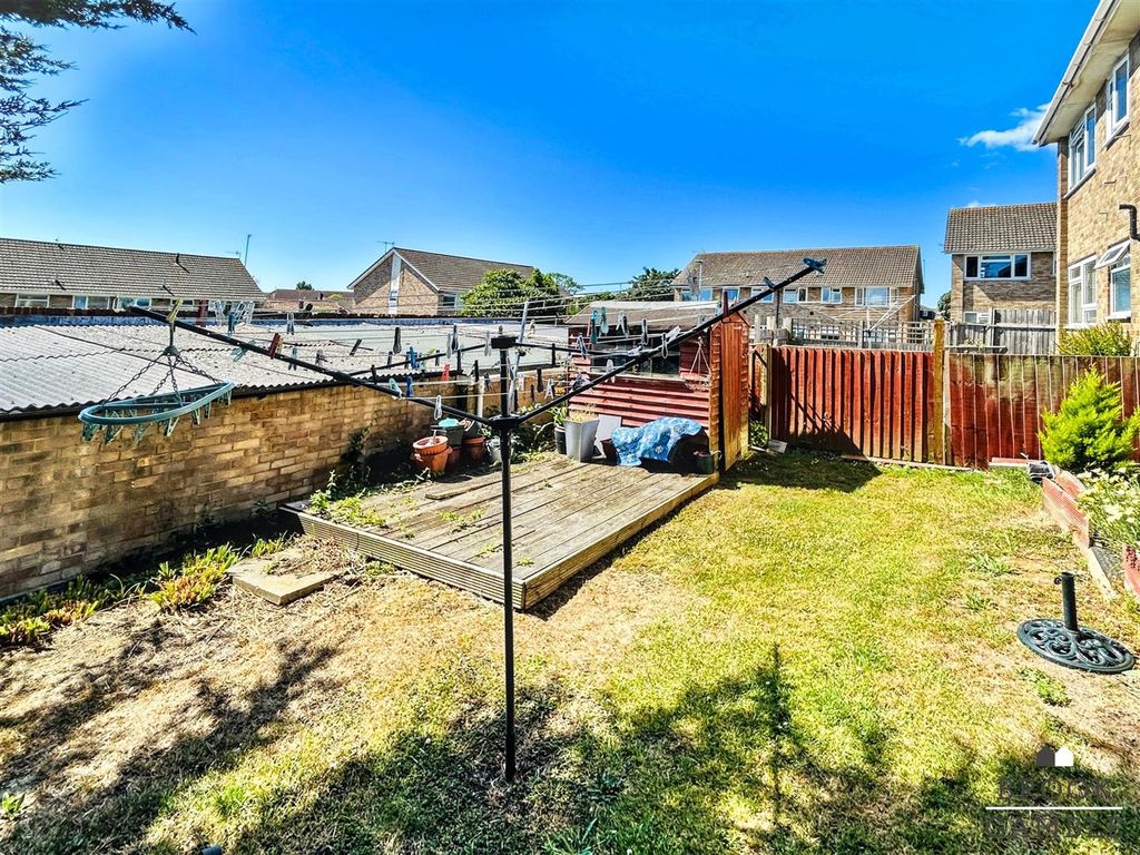 Property photo 3 of 12 01323 438506