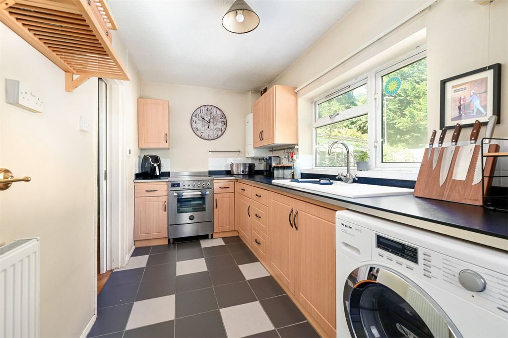 Property photo 2 of 9 Picture No. 10