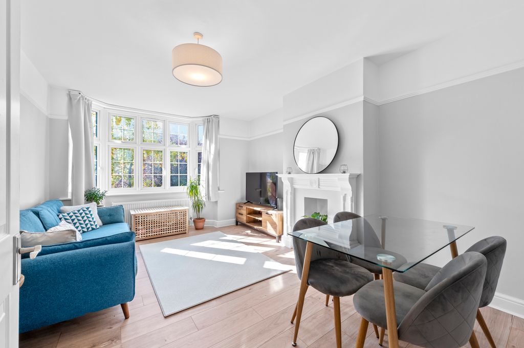 Property photo 1 of 8 Living Room