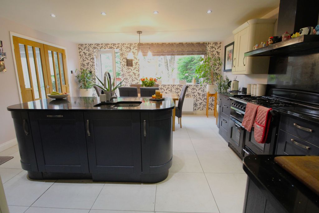 Property photo 2 of 26 Kitchen 3