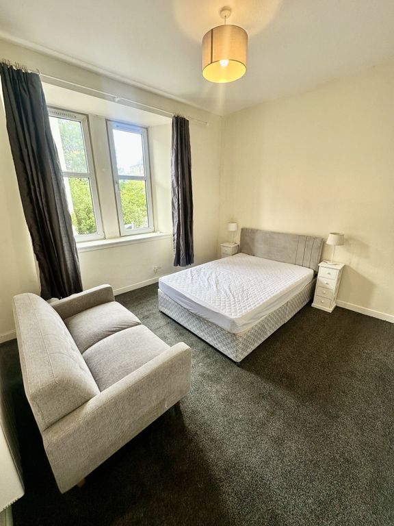 Property photo 1 of 6 Living - Bedroom