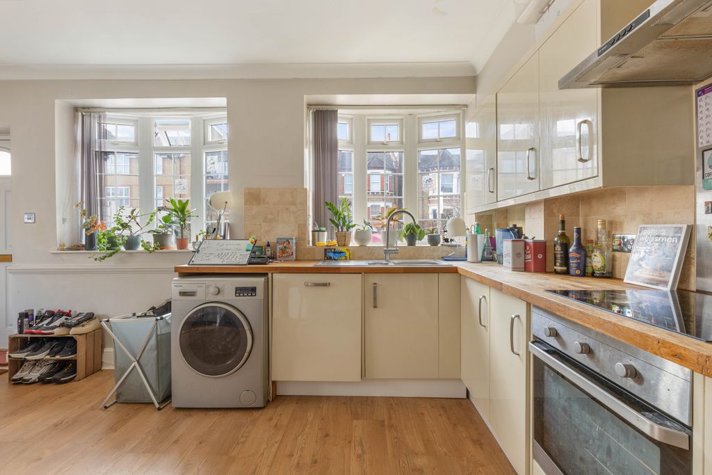 Property photo 3 of 8 Flat 3, Golden Mews, Se20 - 5