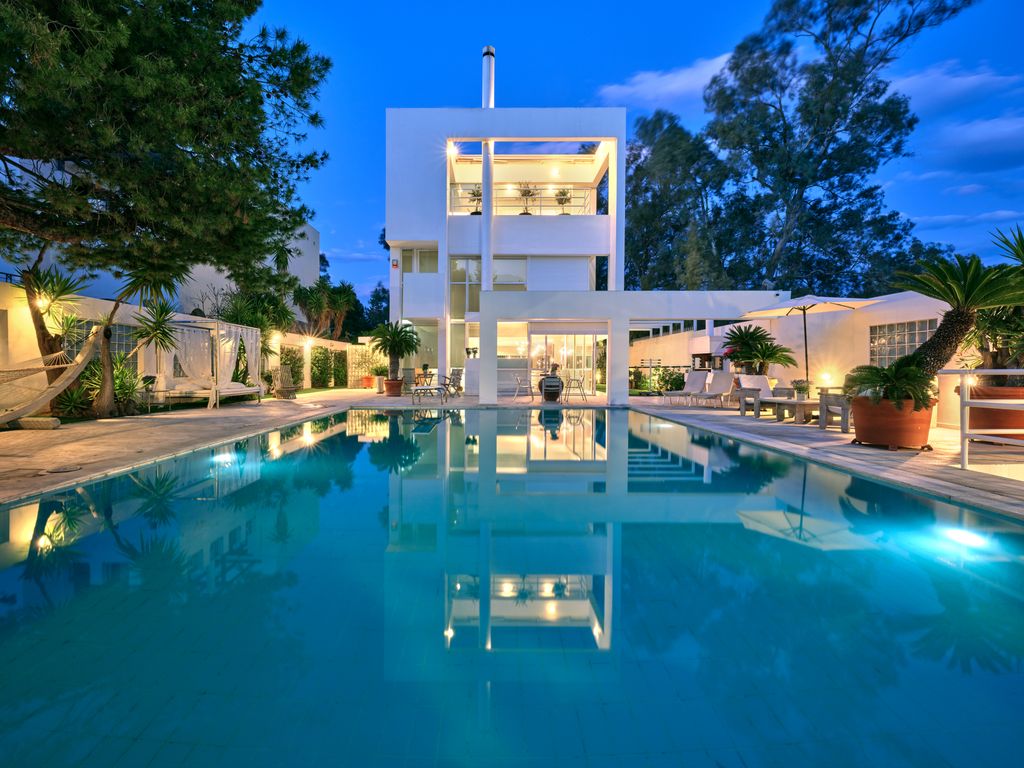 Property photo 1 of 35